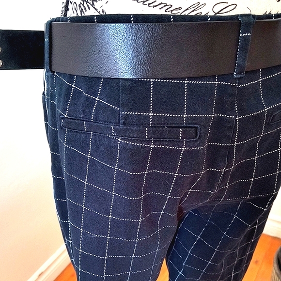 Old Navy Women's Black Checkered Ankle Pants. Size Large. Good Condition. - Picture 5 of 6